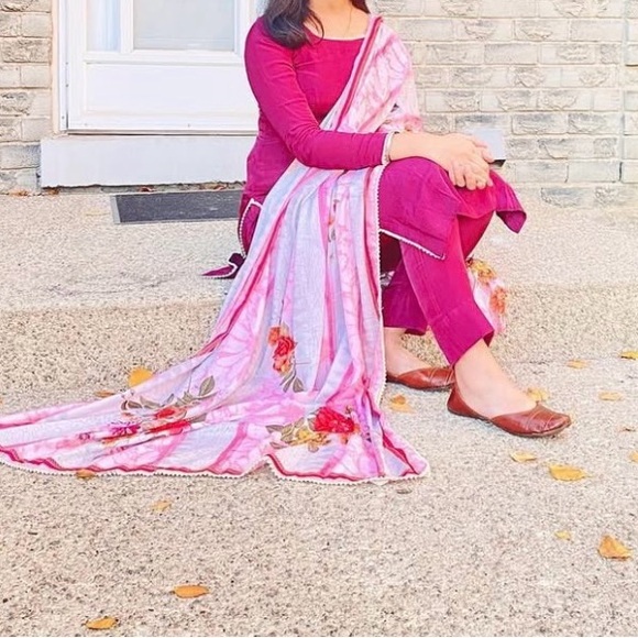 Silk suit with dupatta - Picture 2 of 2